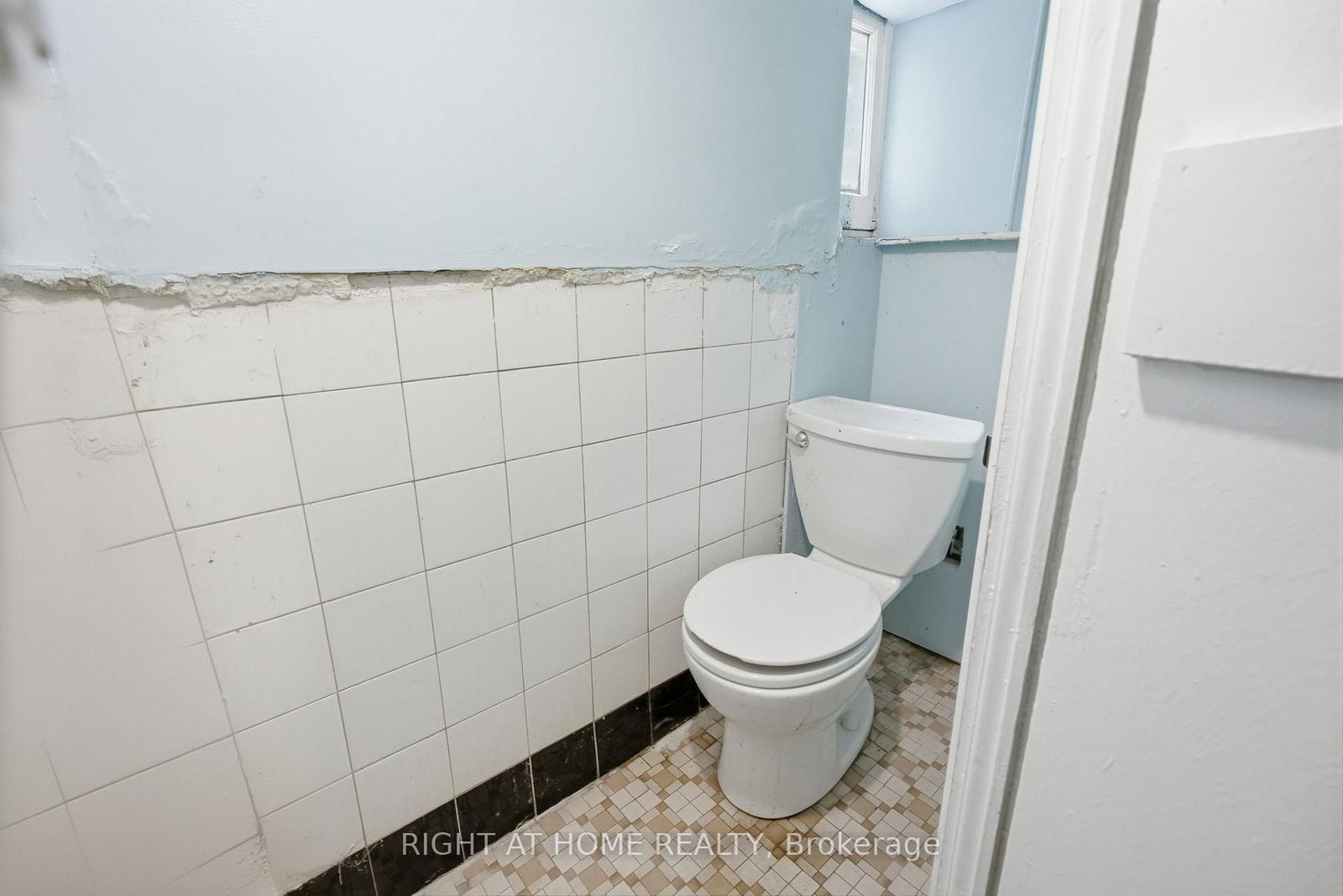 502 Salem Avenue N • Toronto, ON photo 44
