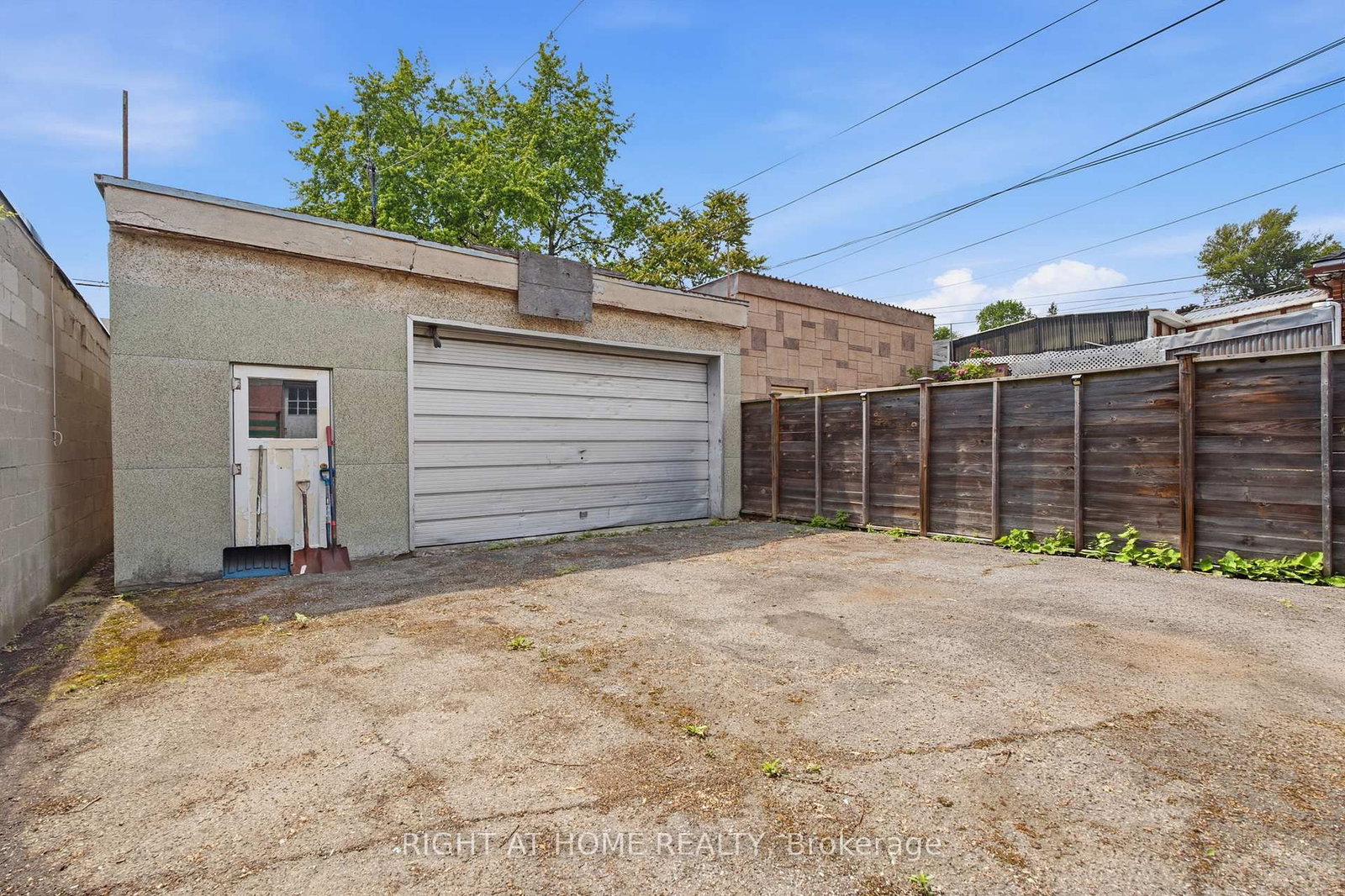 502 Salem Avenue N • Toronto, ON photo 47