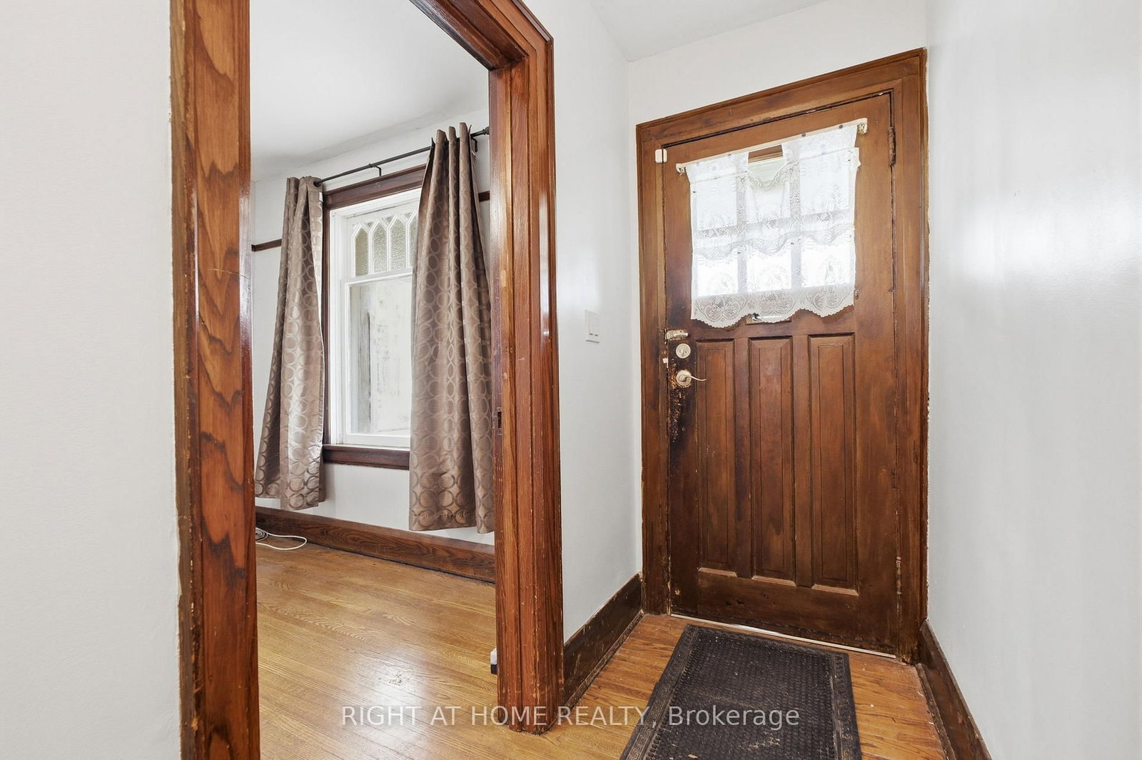 502 Salem Avenue N • Toronto, ON photo 6