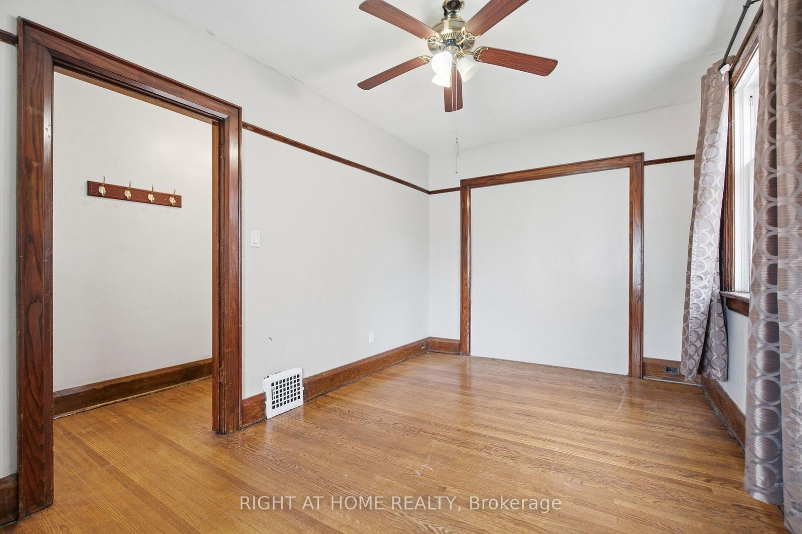 502 Salem Avenue N • Toronto, ON photo 8