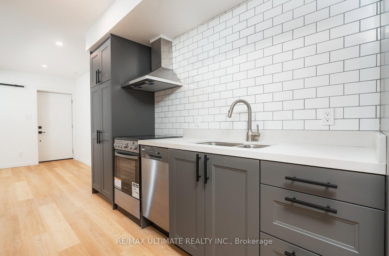 Lower-46 Rutland Street, Toronto, ON, photo 5