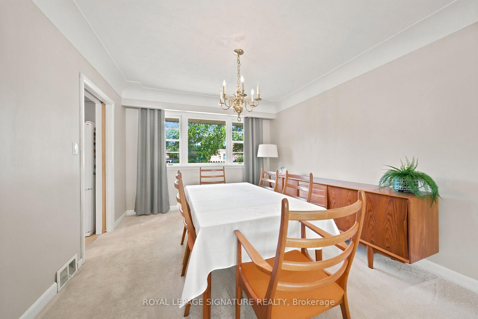 308 South Court S • Burlington, ON photo 10