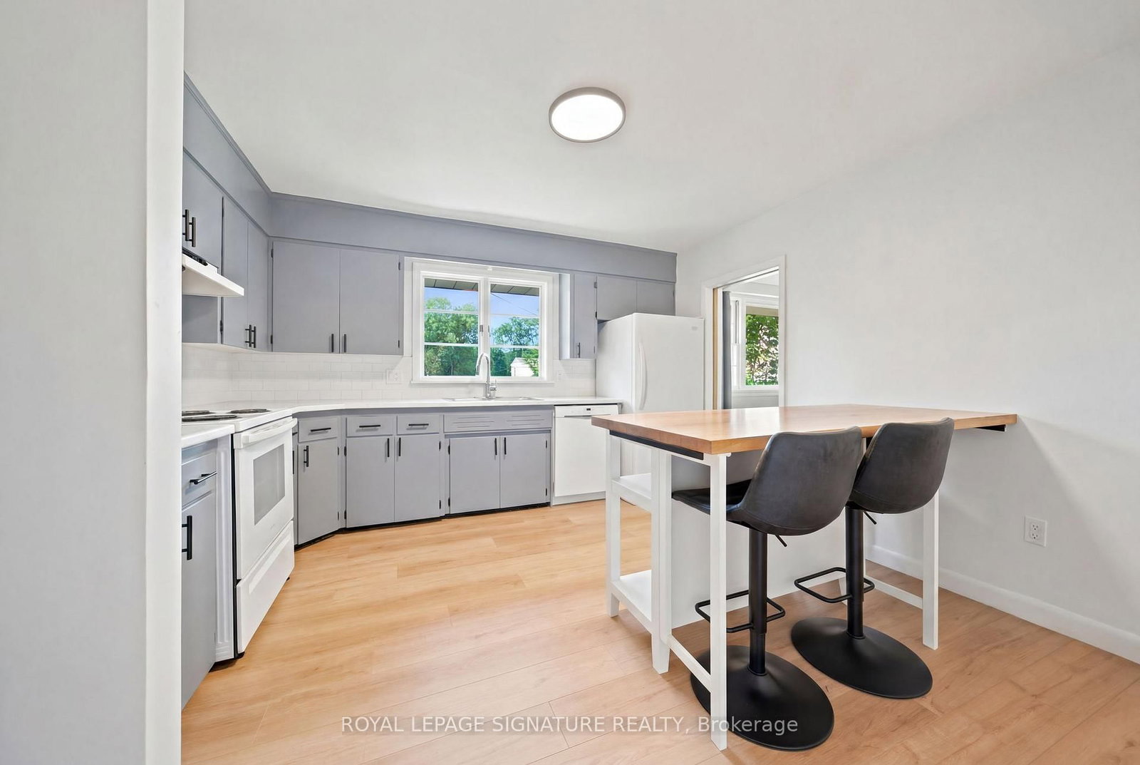 308 South Court S • Burlington, ON photo 13