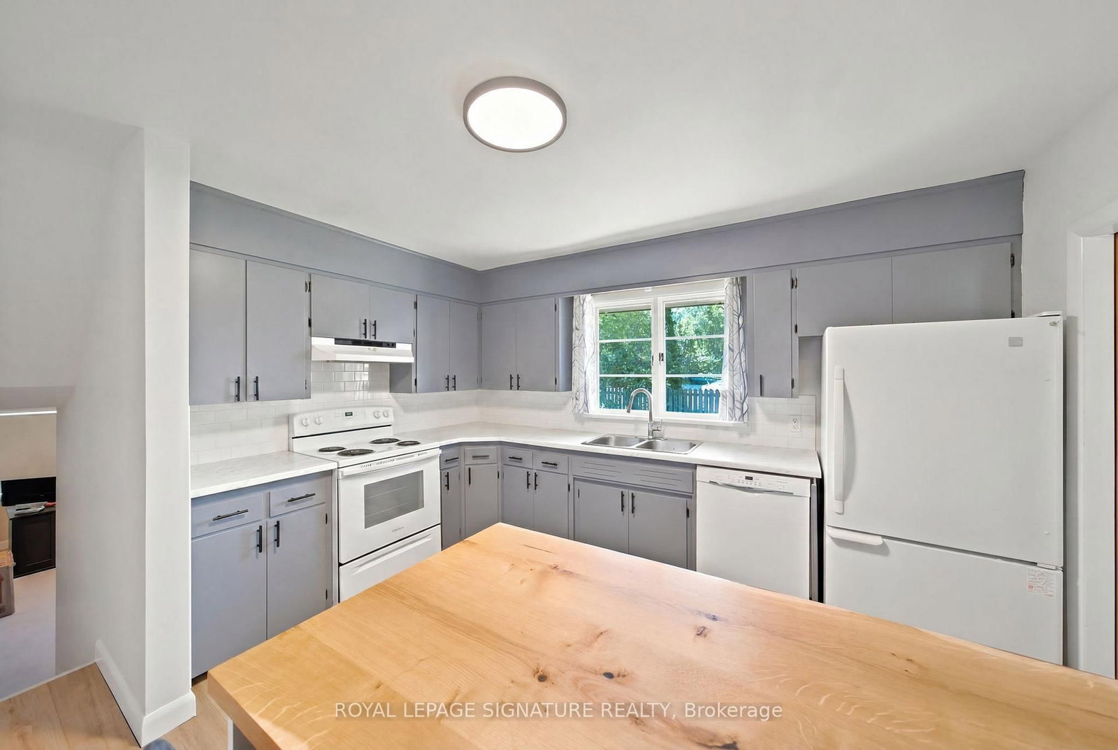 308 South Court S • Burlington, ON photo 14