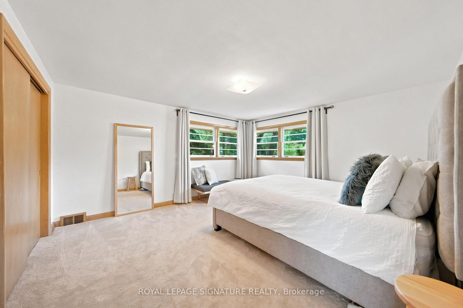 308 South Court S • Burlington, ON photo 17