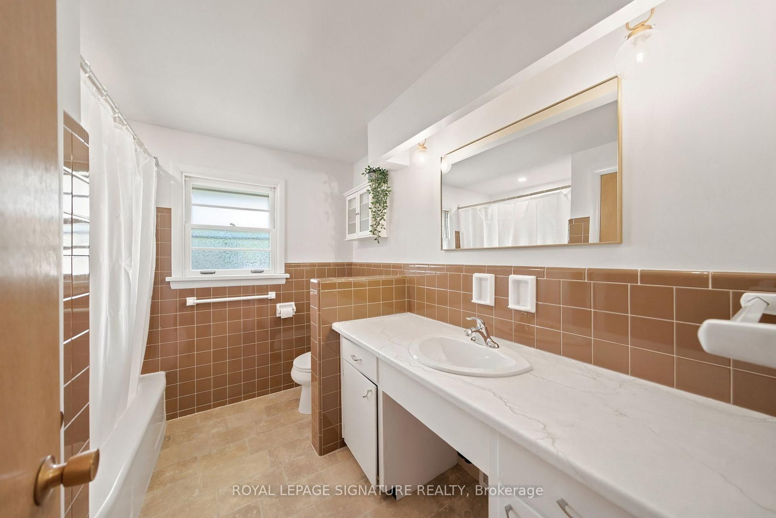 308 South Court S • Burlington, ON photo 24