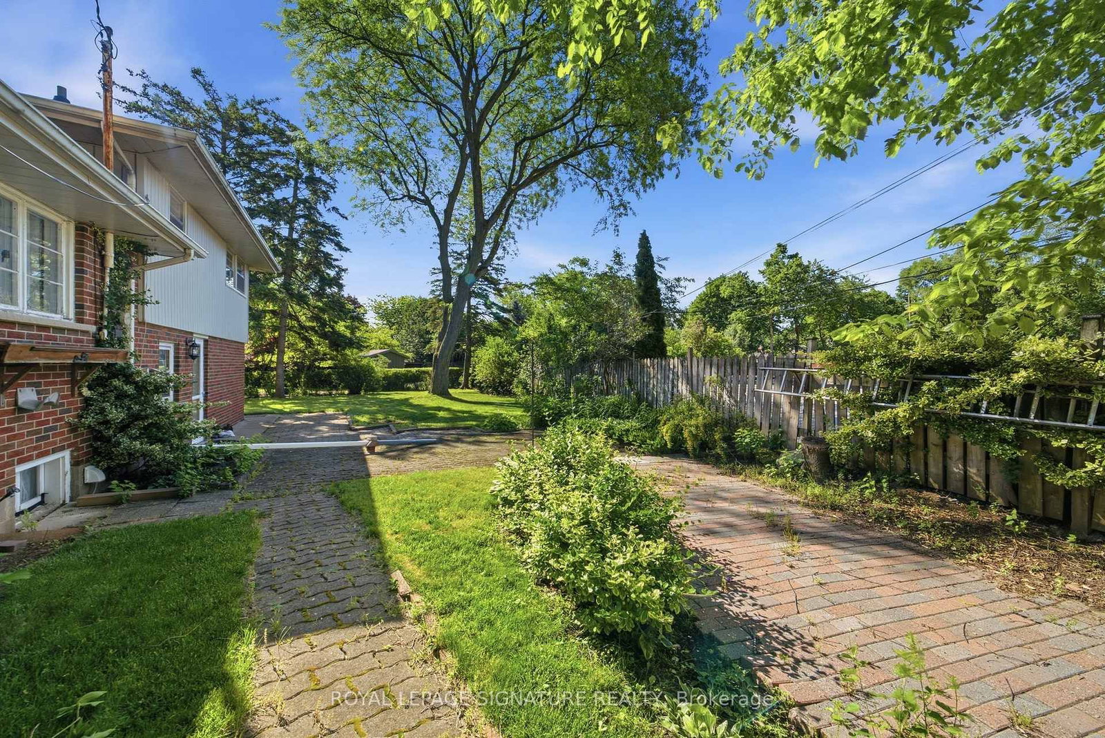 308 South Court S • Burlington, ON photo 36