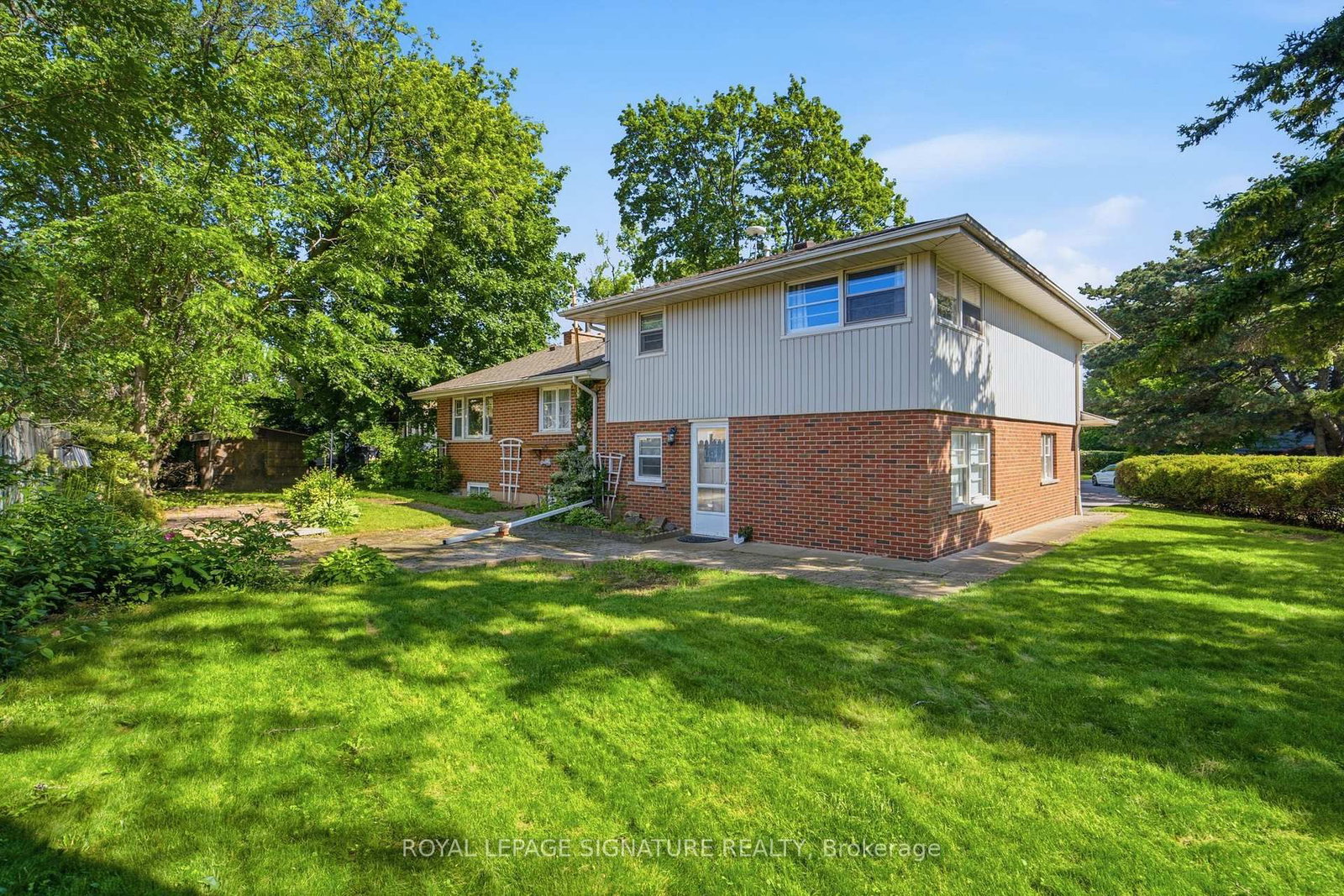 308 South Court S • Burlington, ON photo 38
