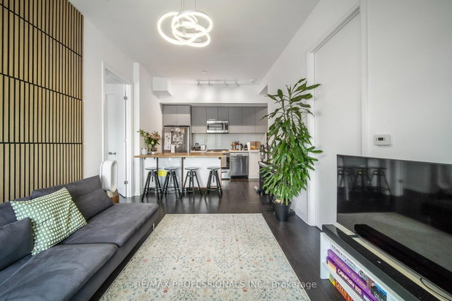 711 - 4208 Dundas Street W