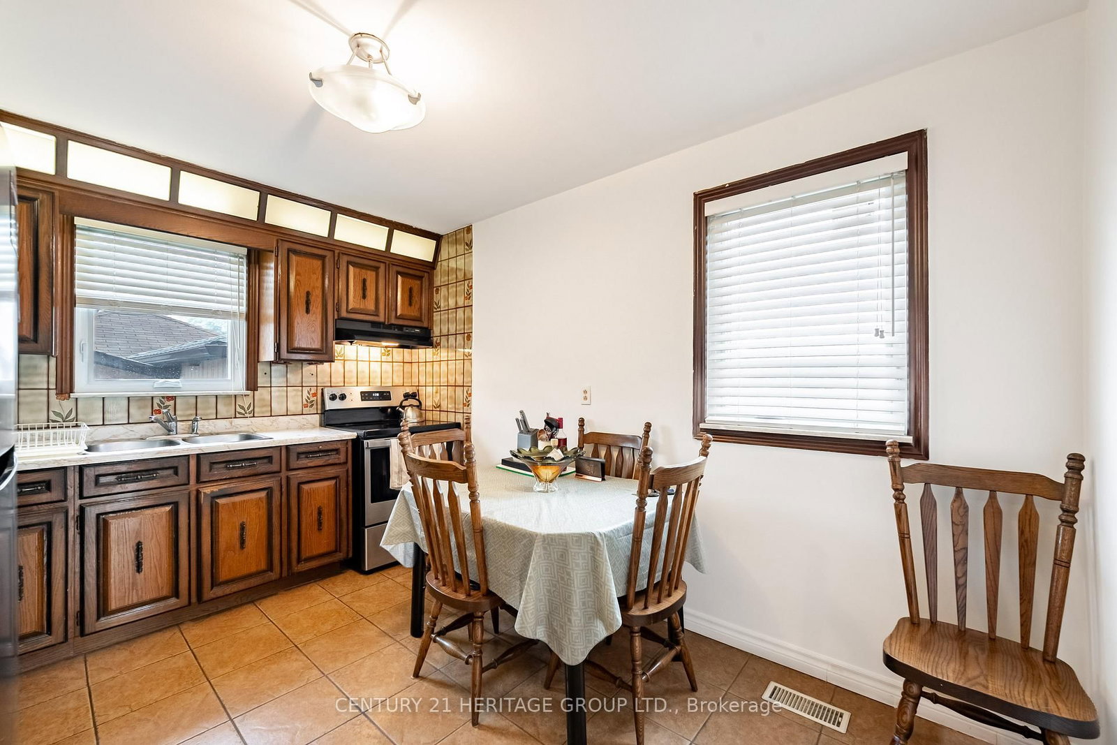 19 Lantos Court • Toronto, ON photo 16