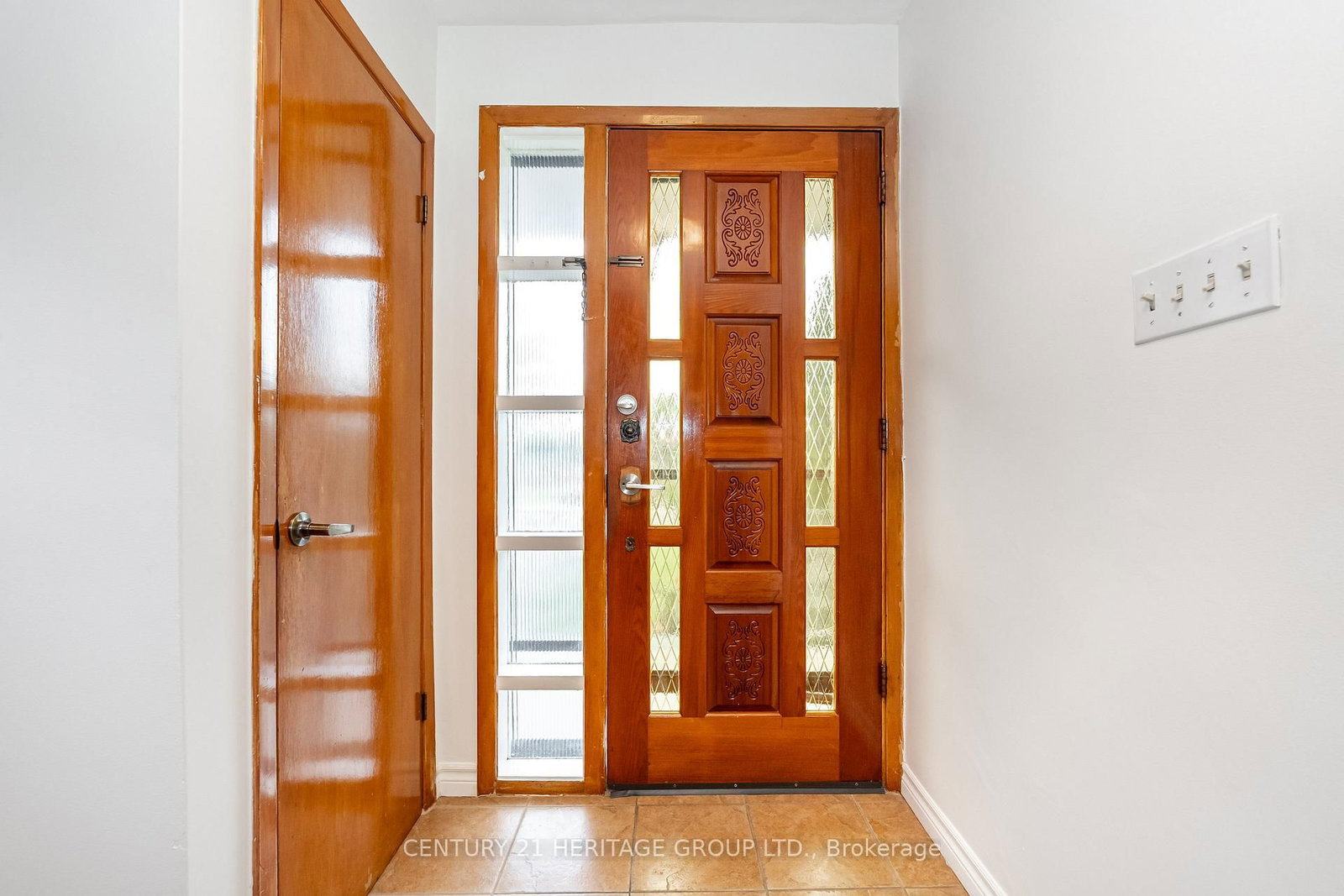 19 Lantos Court • Toronto, ON photo 6