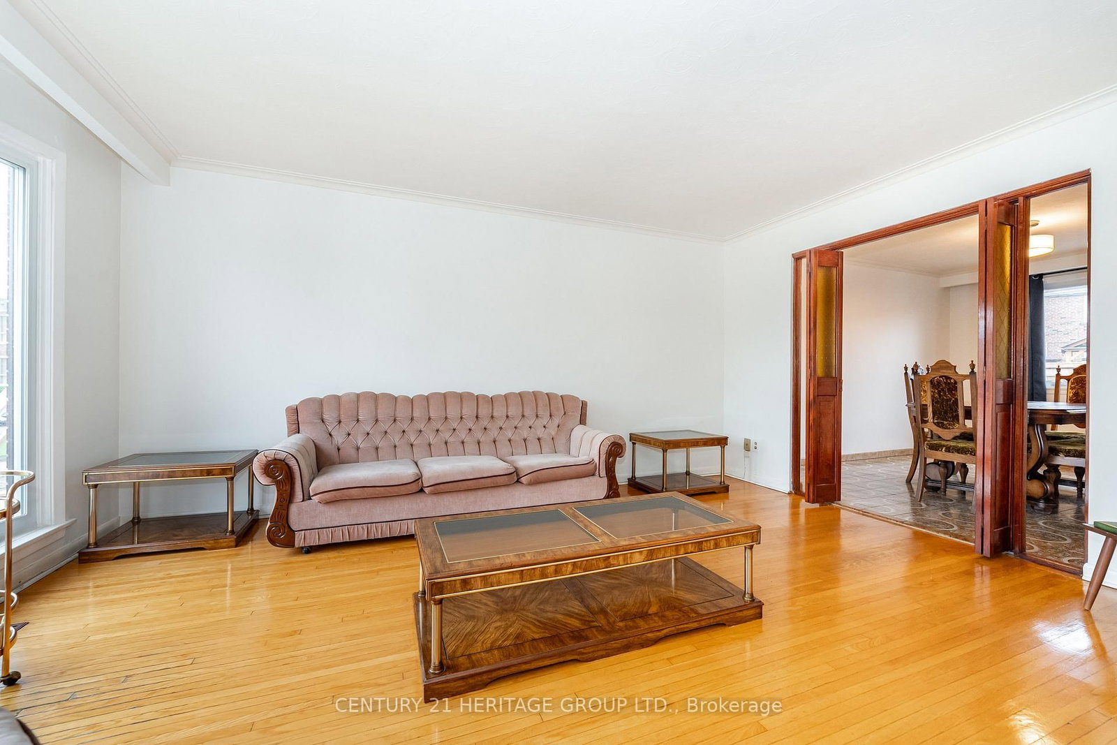 19 Lantos Court • Toronto, ON photo 8