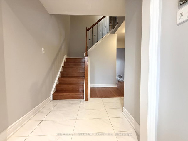 9 Corona Gate