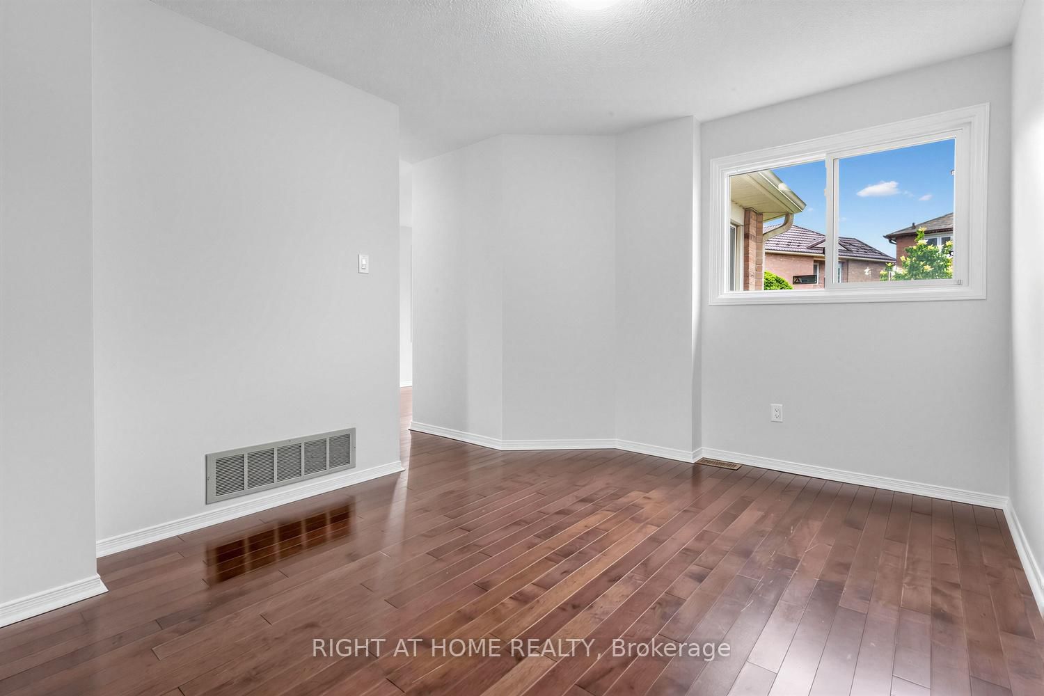 208 Kingsbridge Garden Circle