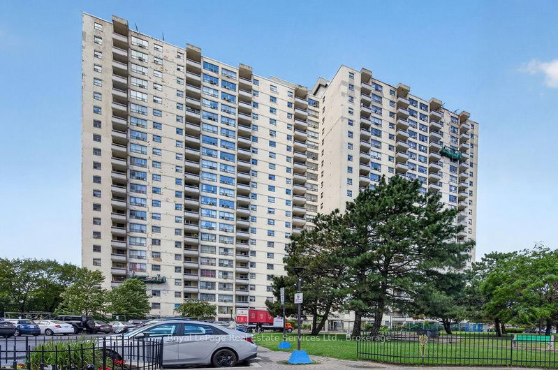 home for lease on 1406-390 Dixon Road
