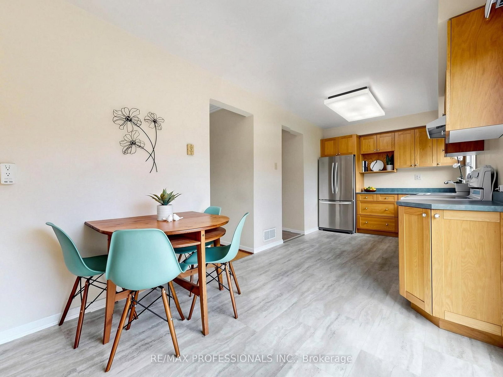 19 Davelayne Road • Toronto, ON photo 8
