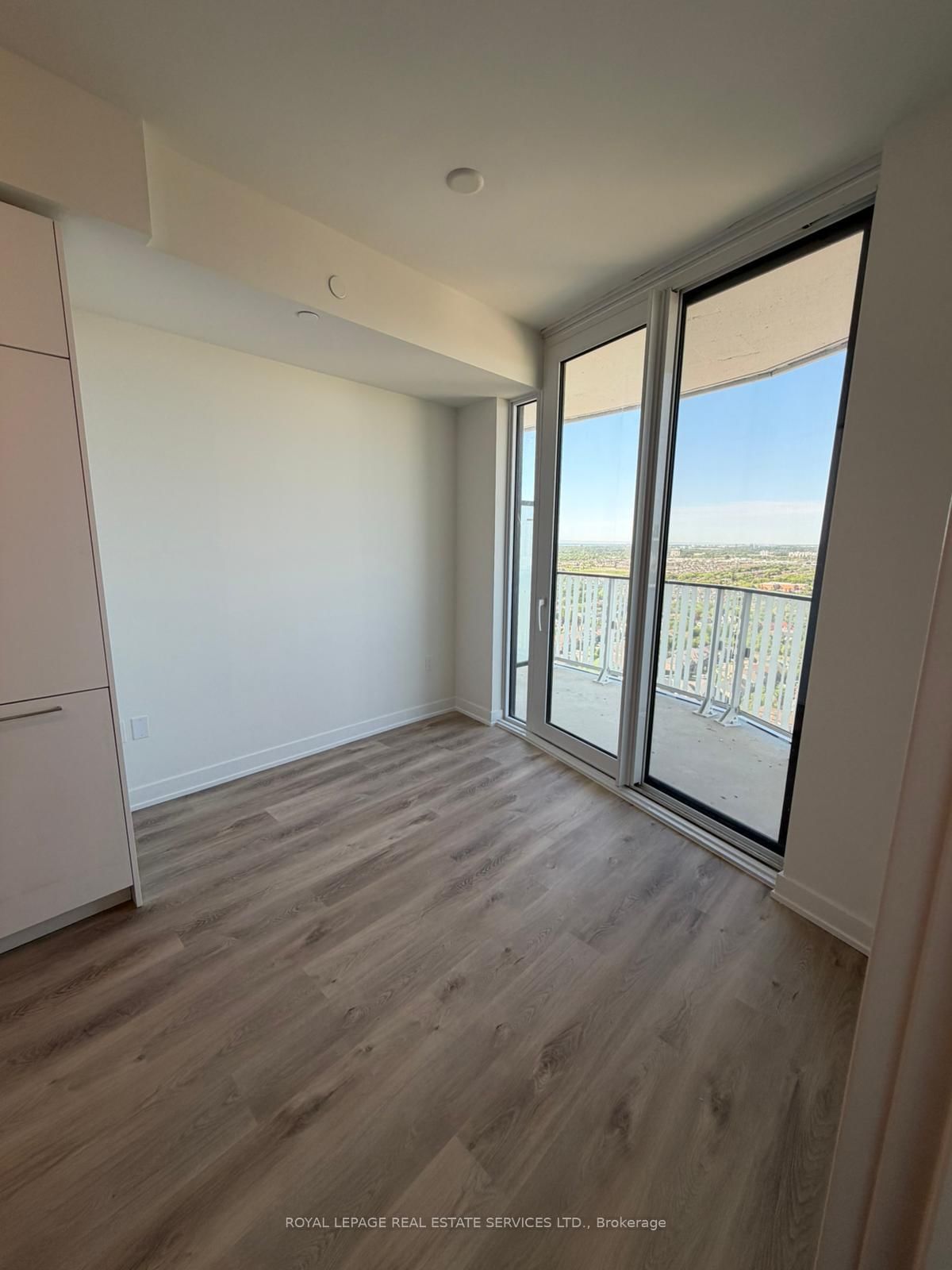1 Fairview Road E, Unit 3110