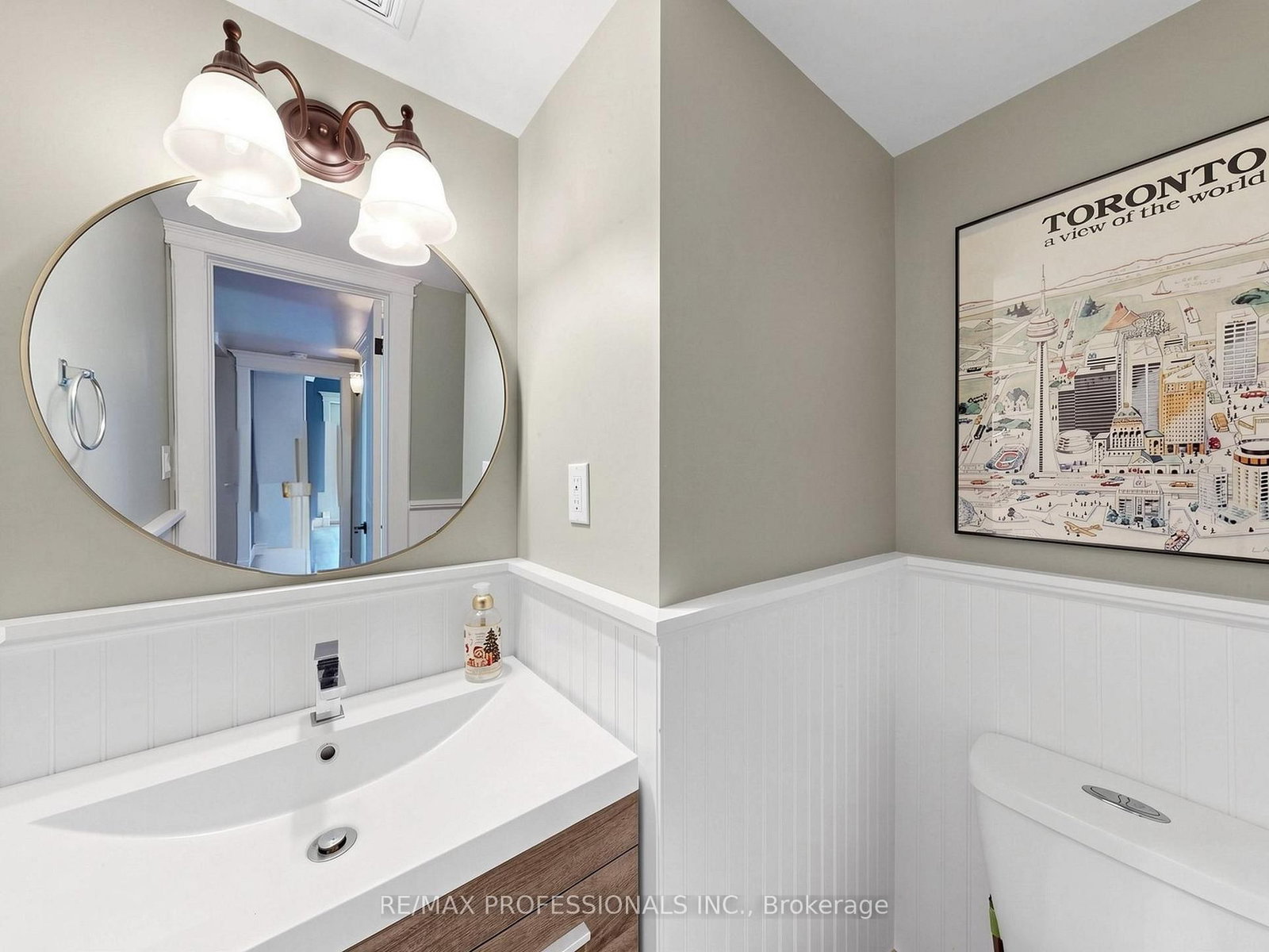 25 Waltham Drive • Toronto, ON photo 12