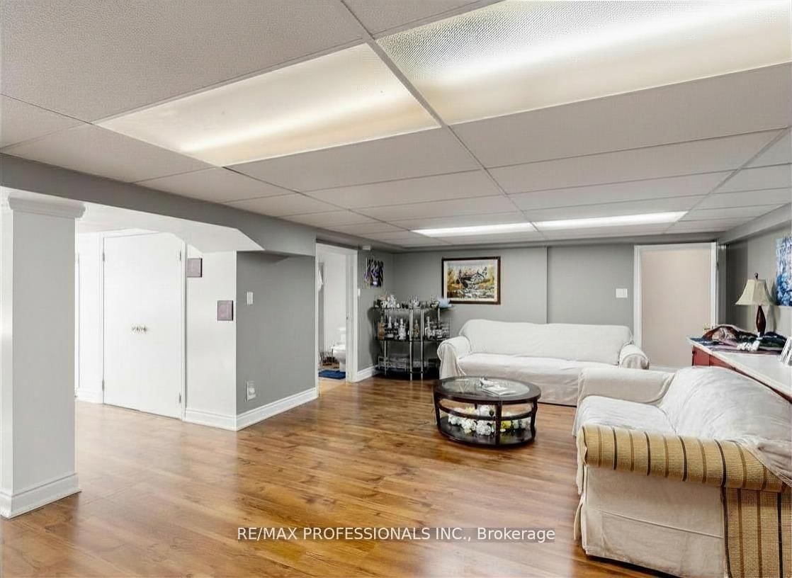 25 Waltham Drive • Toronto, ON photo 29