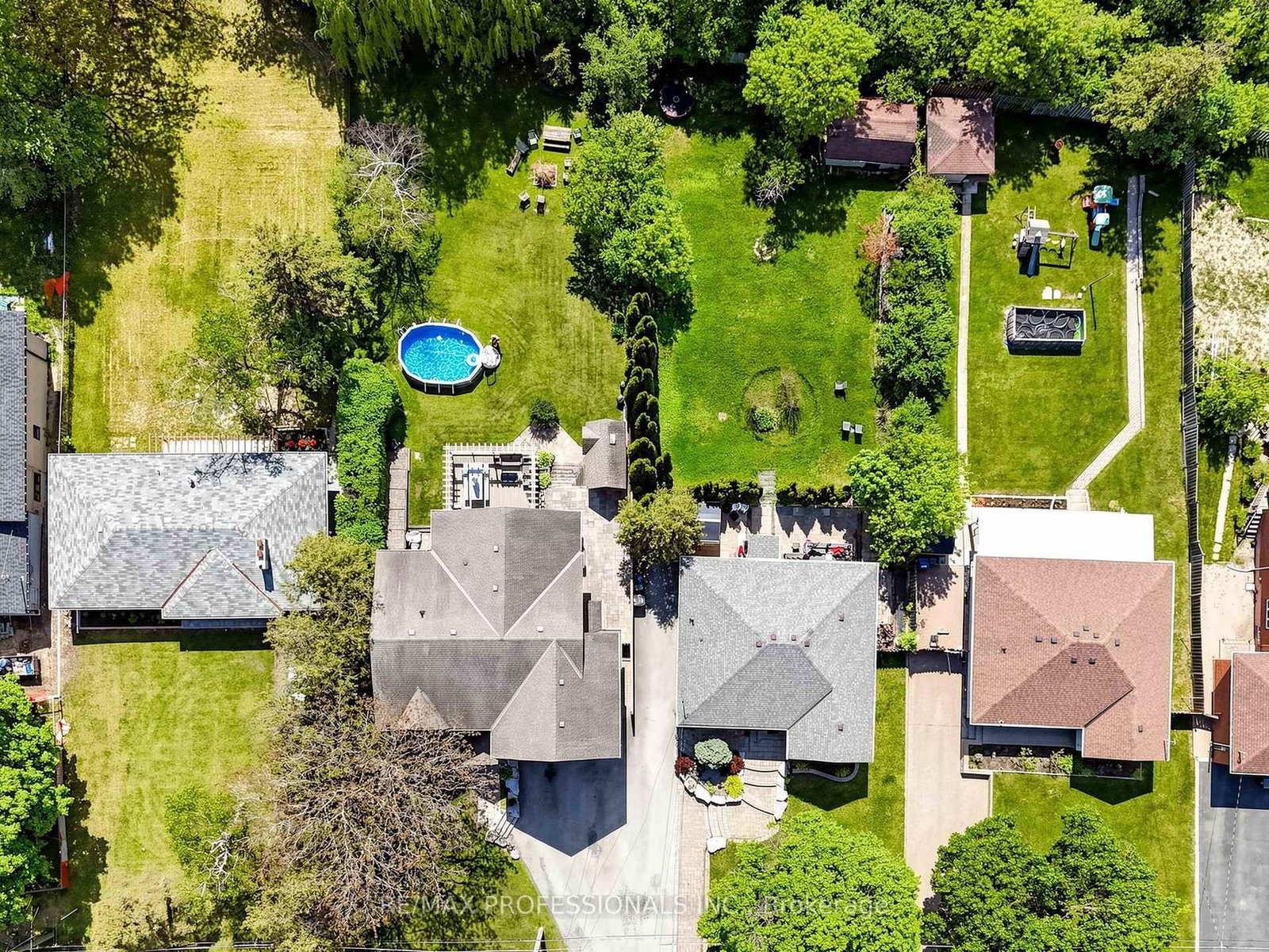 25 Waltham Drive • Toronto, ON photo 39