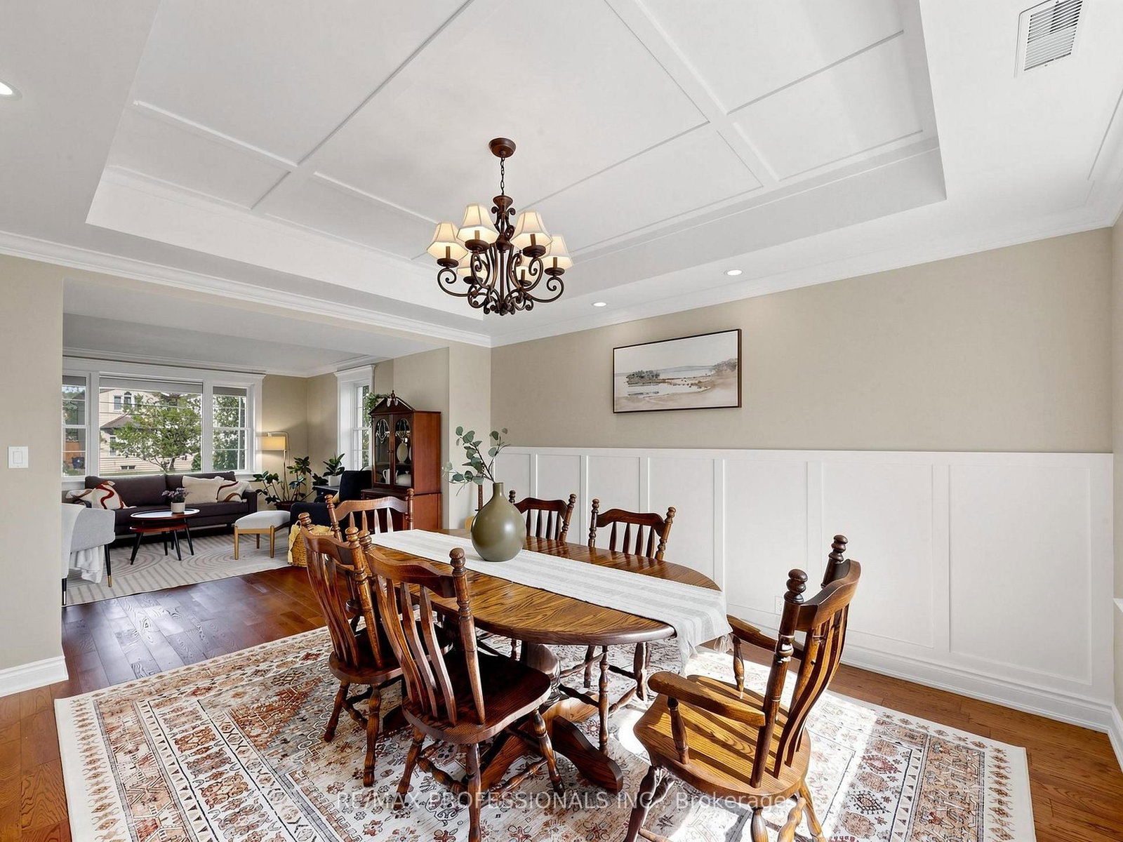 25 Waltham Drive • Toronto, ON photo 6