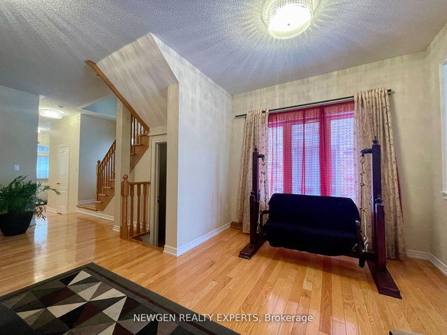 #Upper - 42 Crystalview Crescent