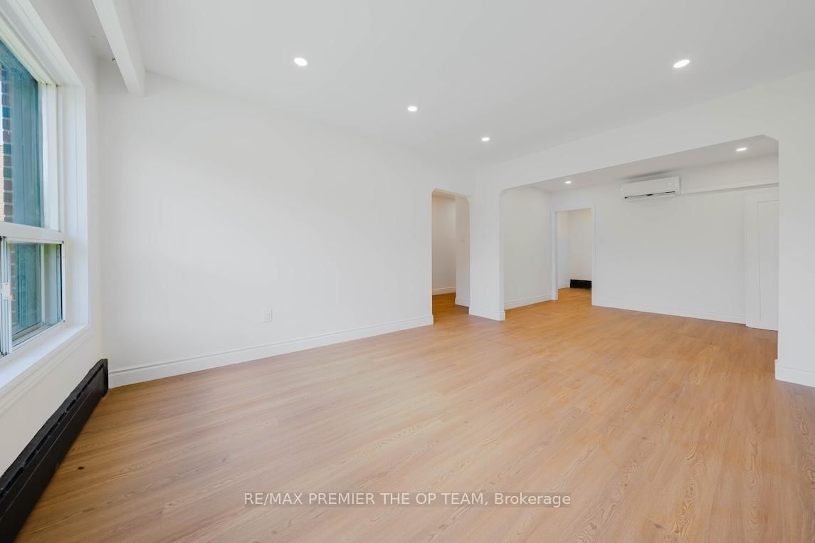 299 Quebec Avenue, Toronto, ON, photo 5
