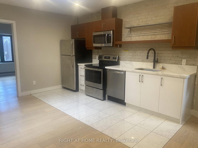 2A - 1022 Bloor Street W
