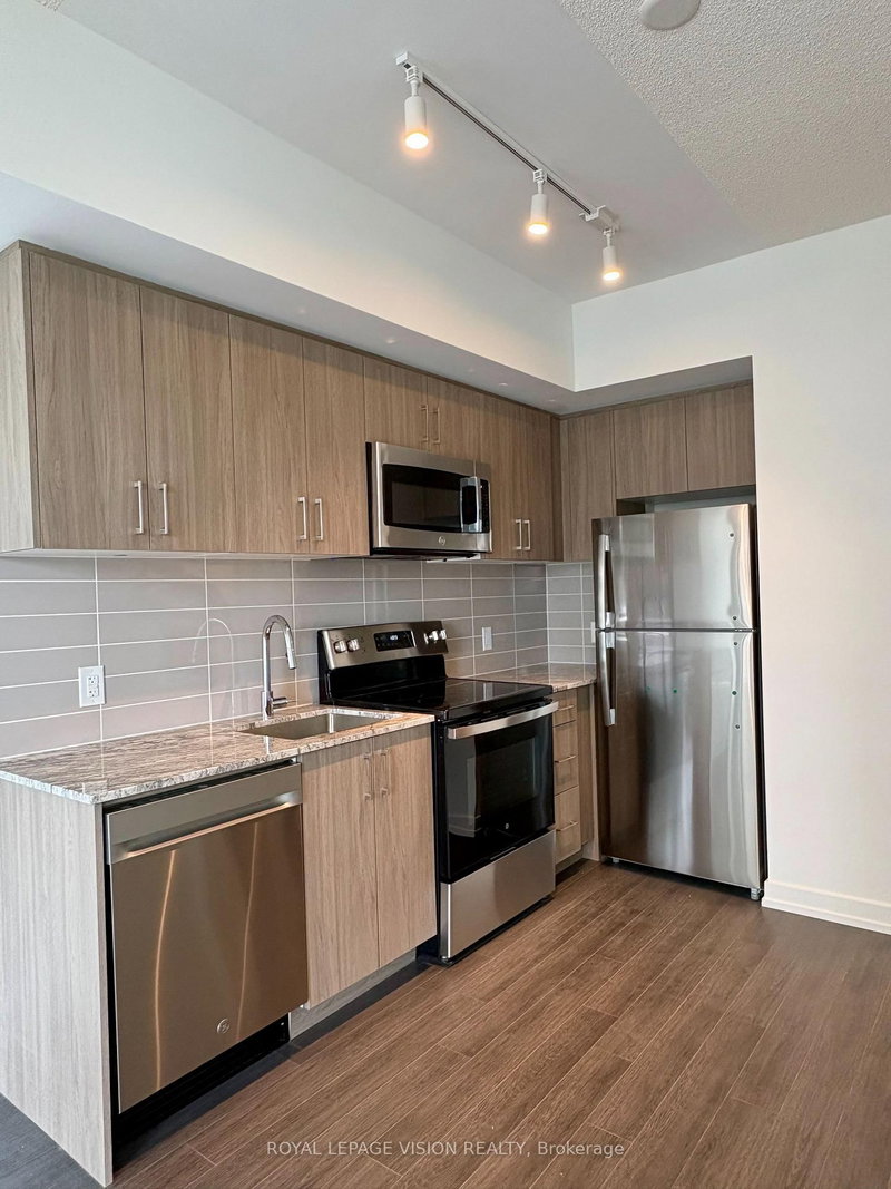 905 - 4010 Eglinton Avenue W