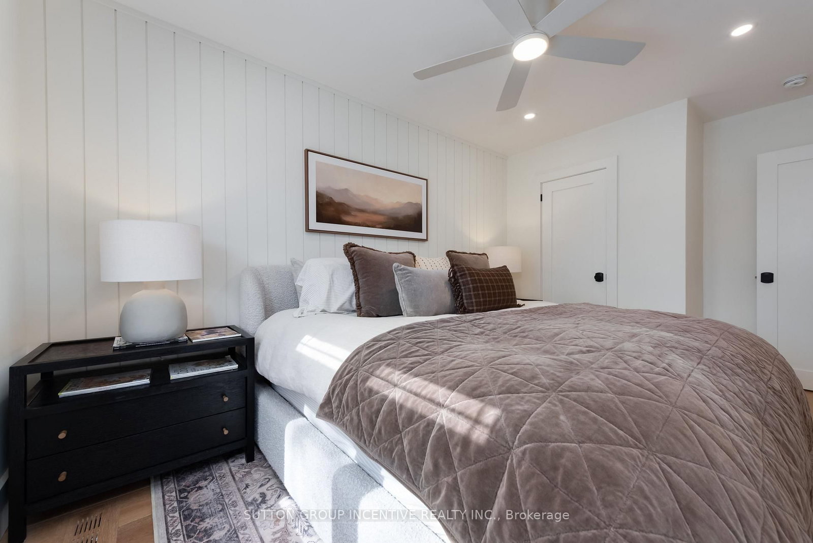 16 Robindale Avenue • Toronto, ON photo 18