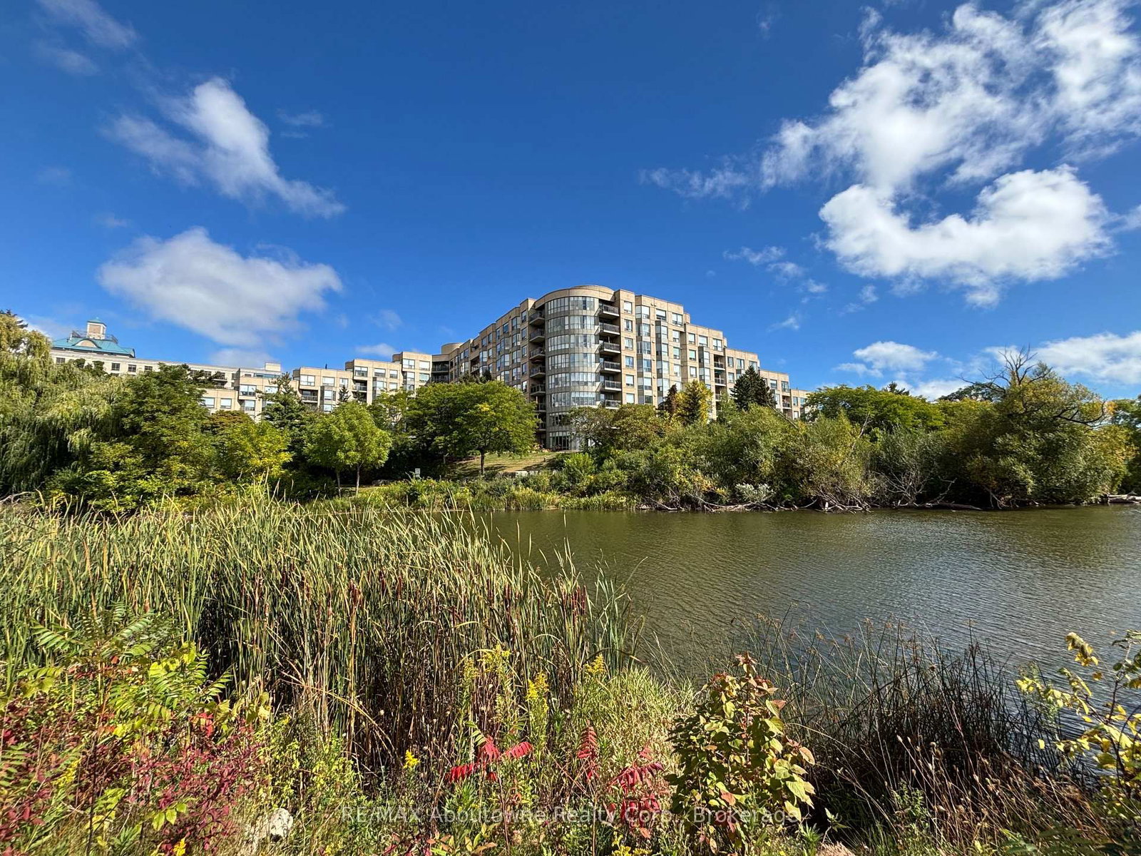 2511 Lakeshore Road W • #406 • Oakville, ON photo 1