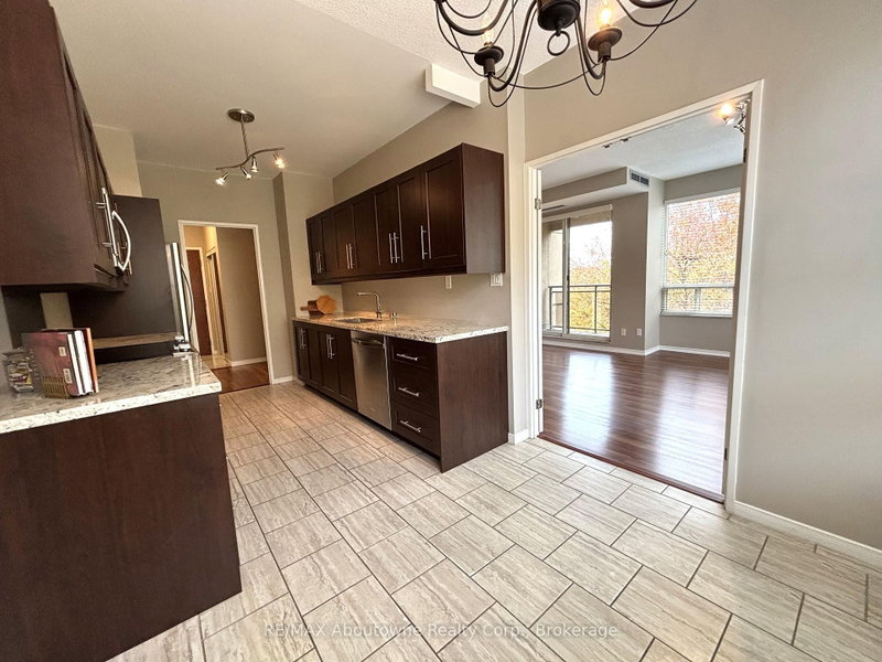 2511 Lakeshore Oakville,ON L6L 6L9 — Photo 10