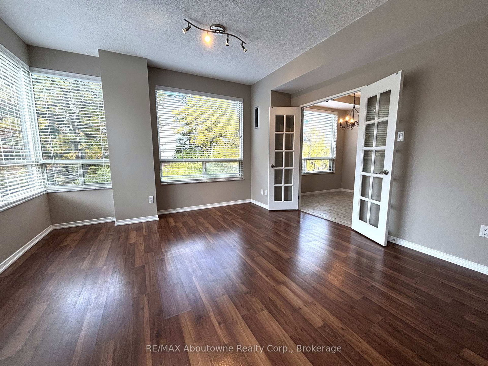 2511 Lakeshore Road W • #406 • Oakville, ON photo 3