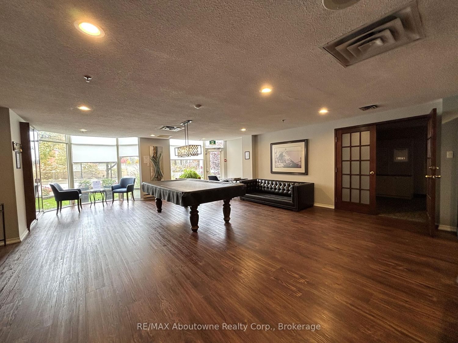 2511 Lakeshore Road W • #406 • Oakville, ON photo 32