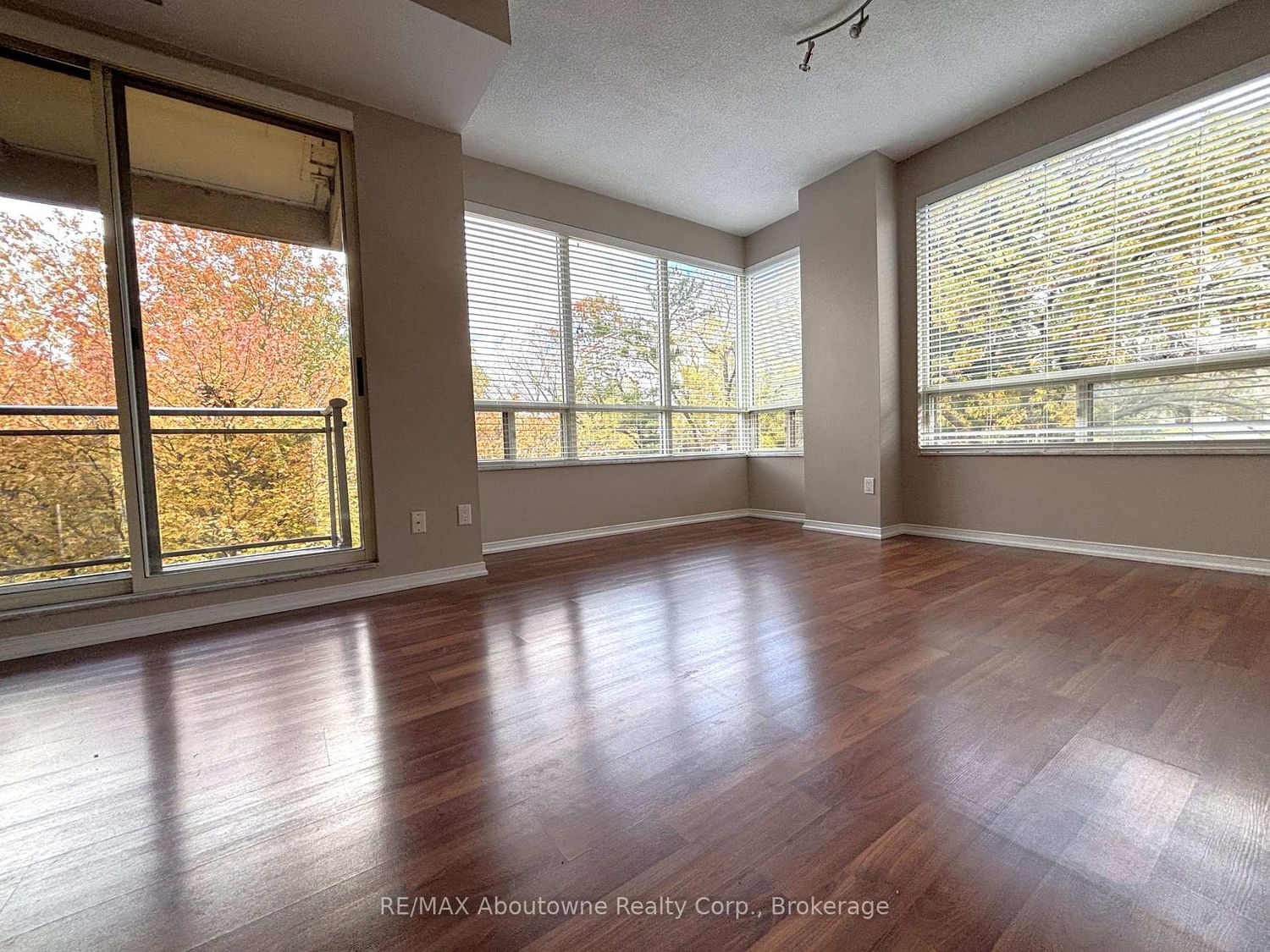 2511 Lakeshore Road W • #406 • Oakville, ON photo 4