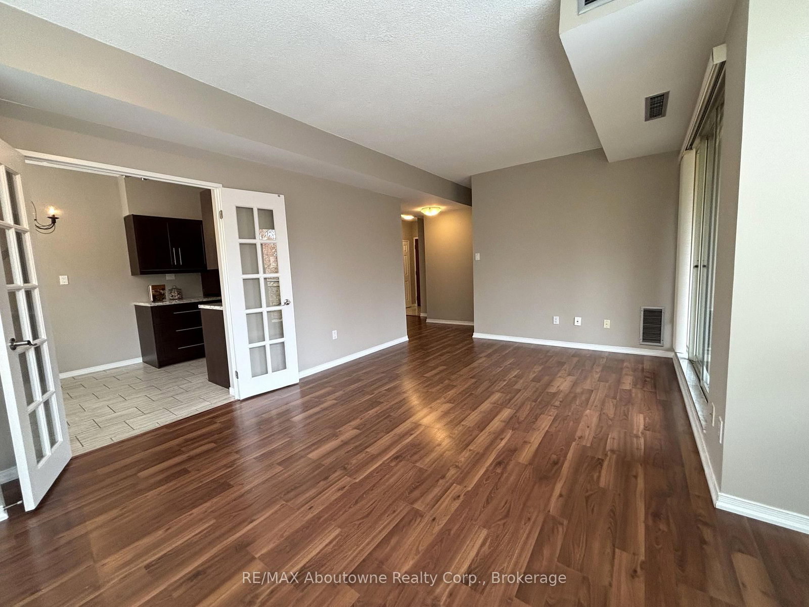 2511 Lakeshore Road W • #406 • Oakville, ON photo 5