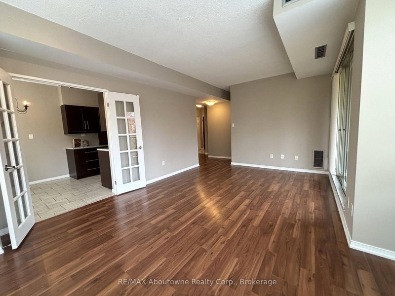 2511 Lakeshore Rd W photo 5