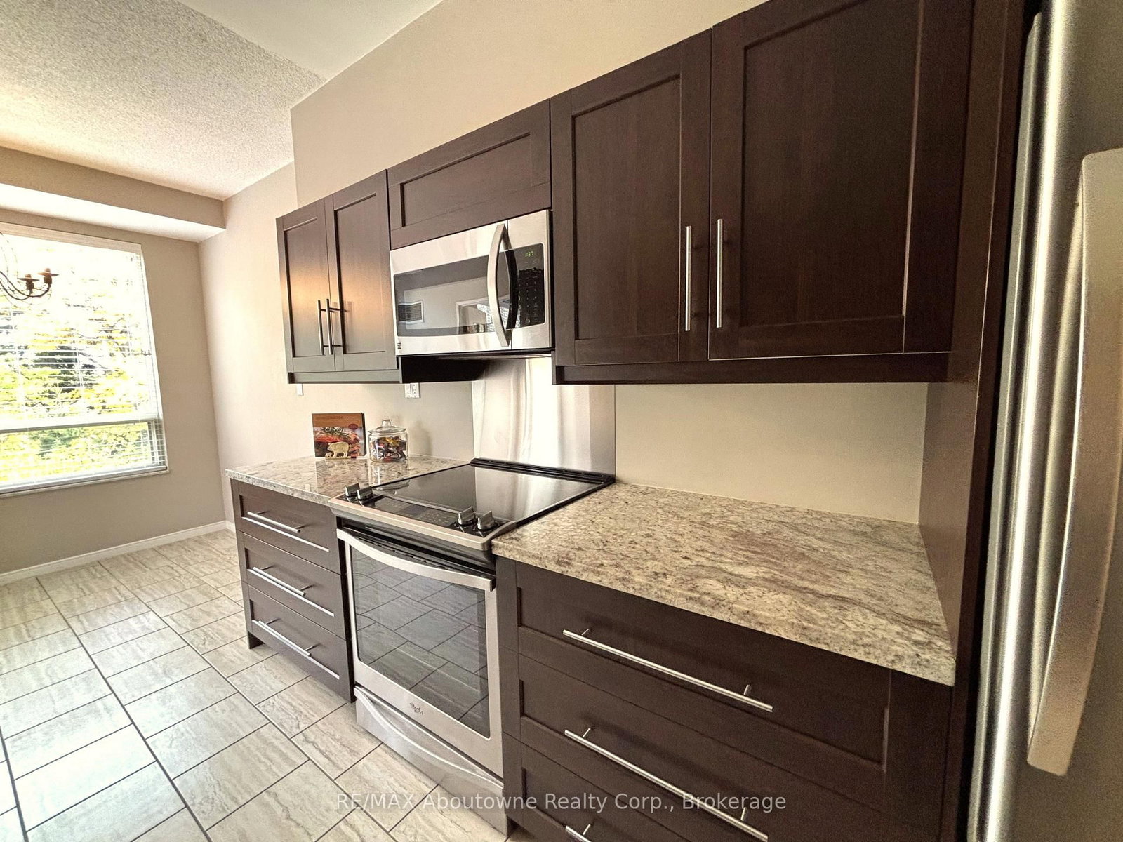 2511 Lakeshore Road W • #406 • Oakville, ON photo 8