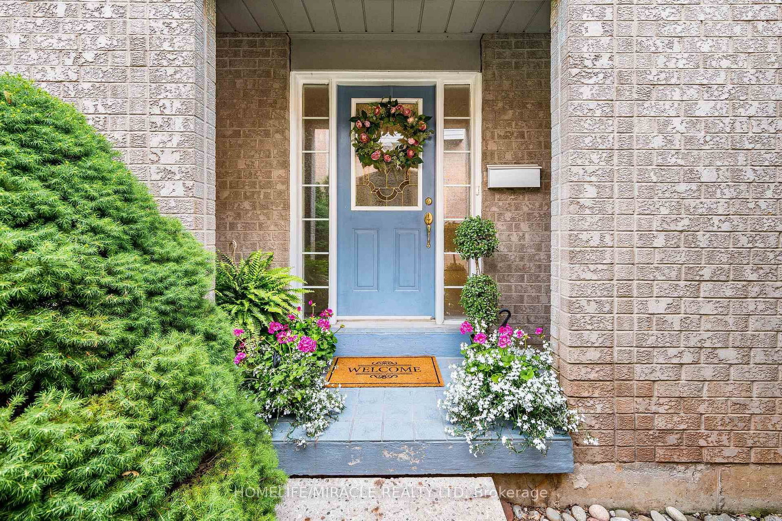 2447 New Wood Drive • Oakville, ON photo 3