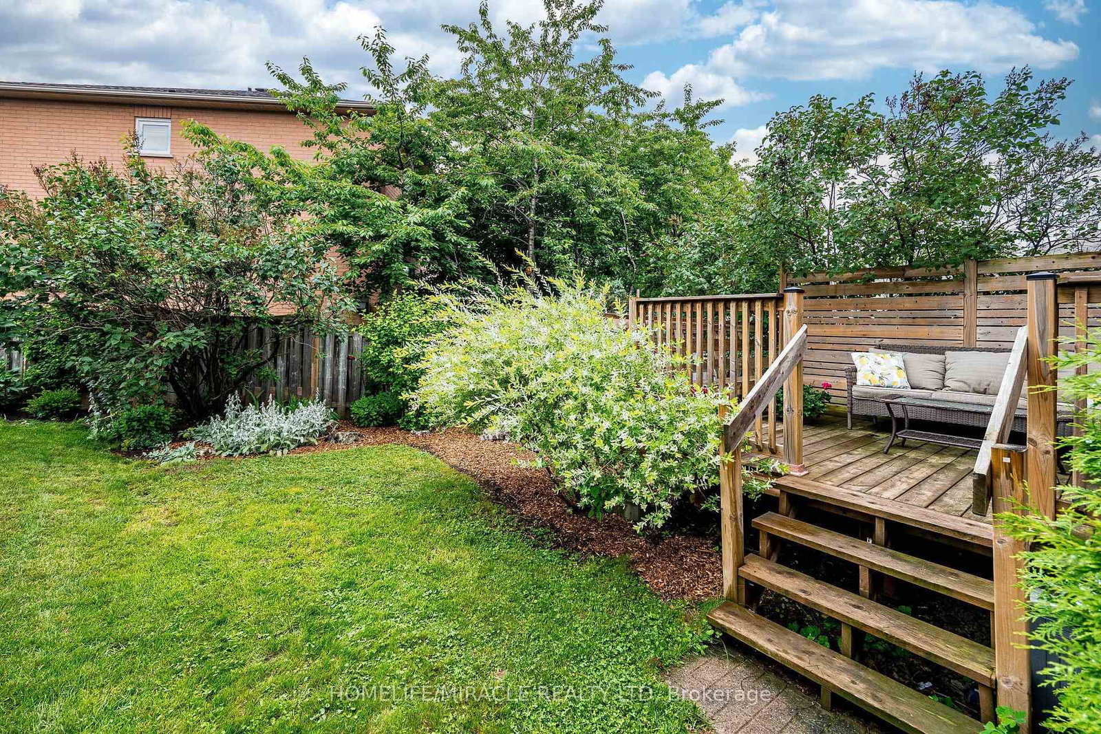 2447 New Wood Drive • Oakville, ON photo 33