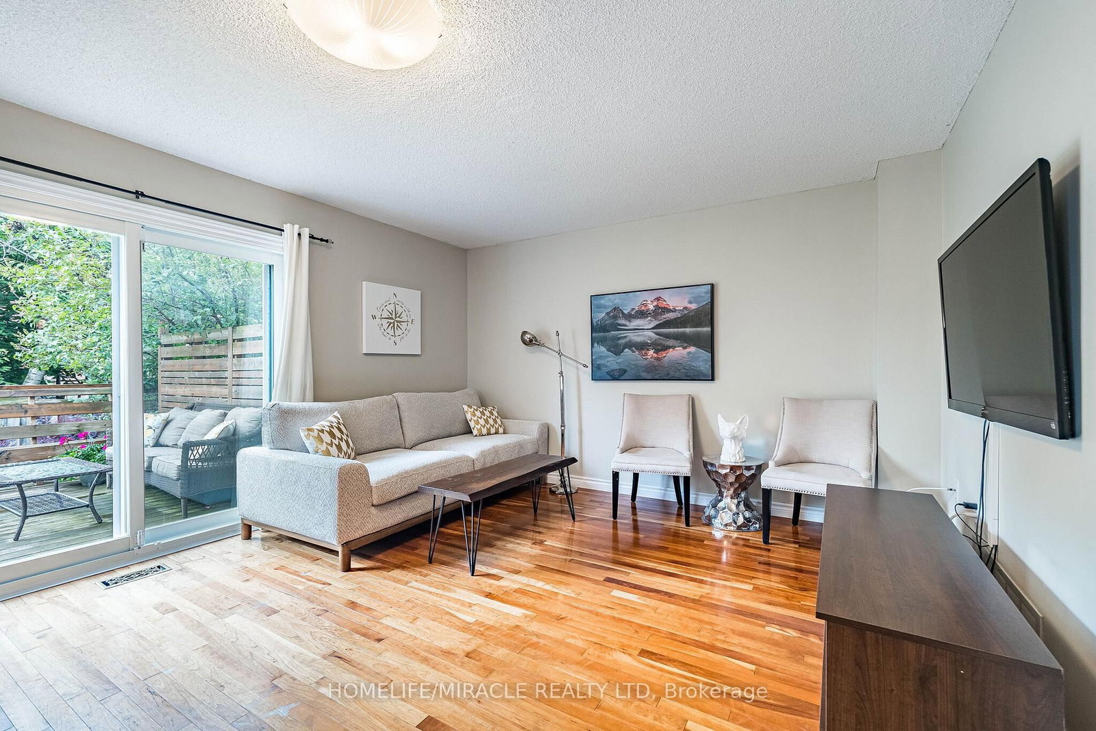 2447 New Wood Drive • Oakville, ON photo 8