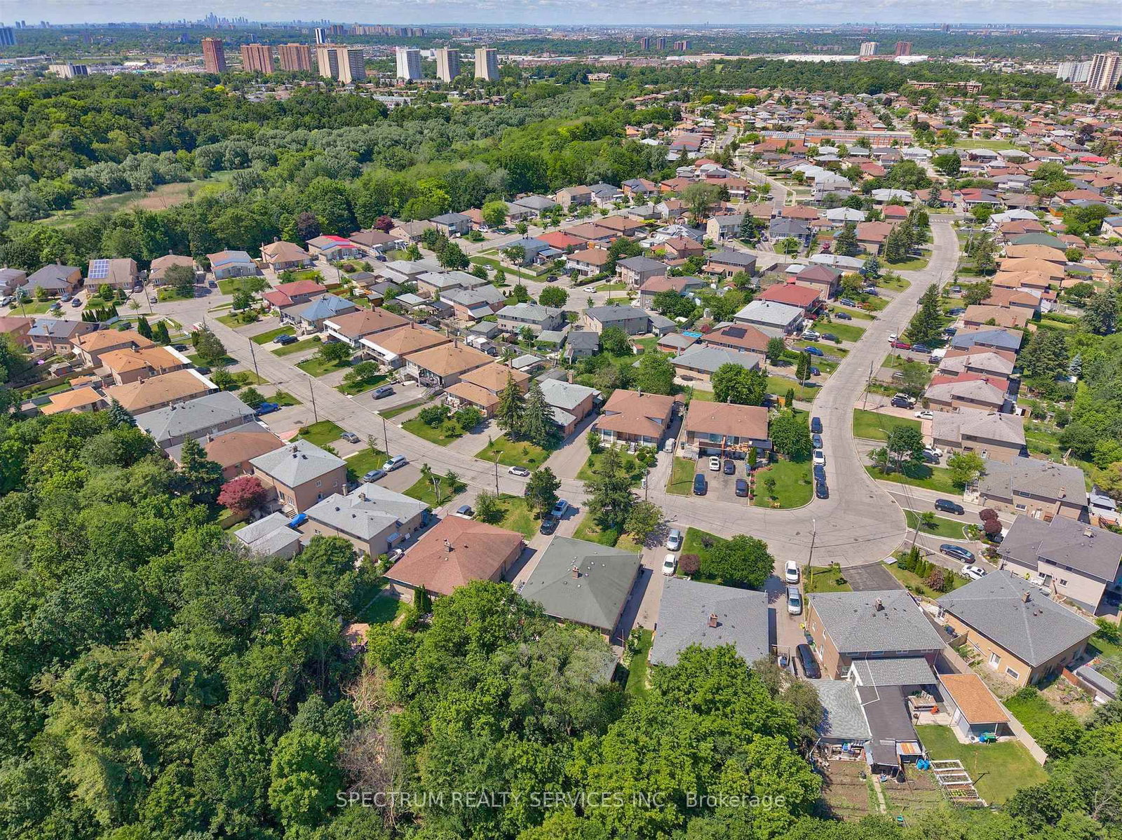 37 Newlin Crescent • Toronto, ON photo 13