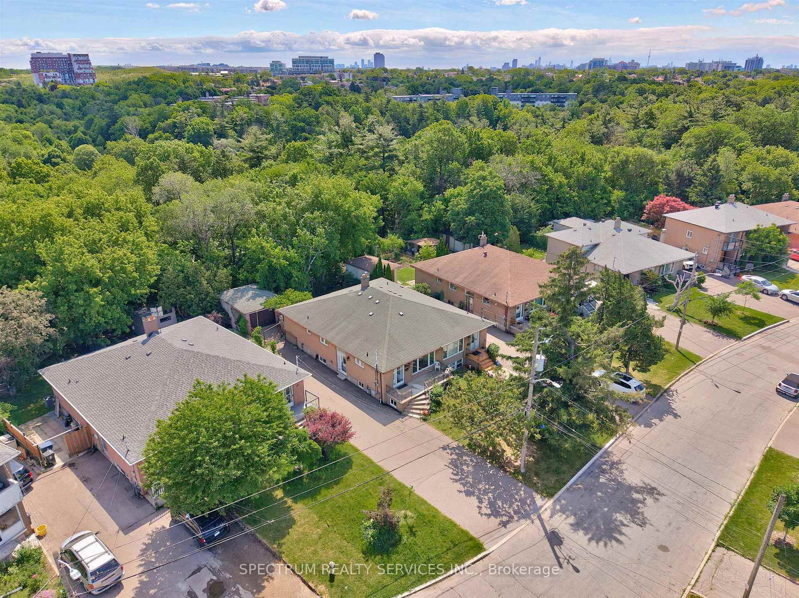 37 Newlin Crescent • Toronto, ON photo 7