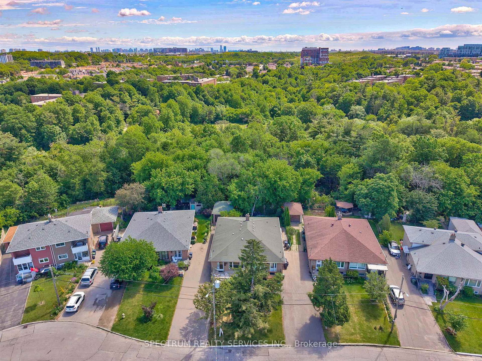 37 Newlin Crescent • Toronto, ON photo 8