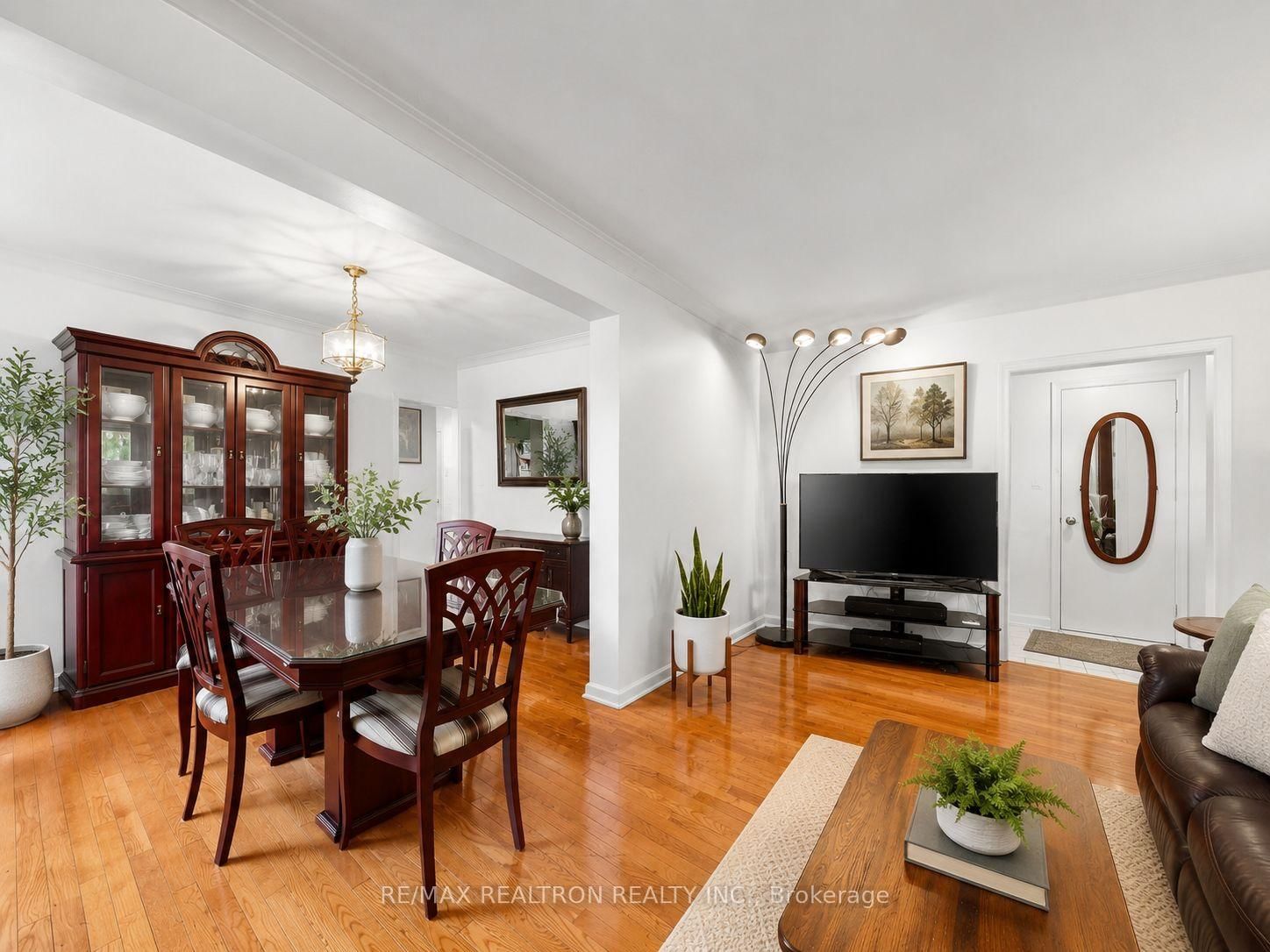 9 Clevedon Street E • Toronto, ON photo 10