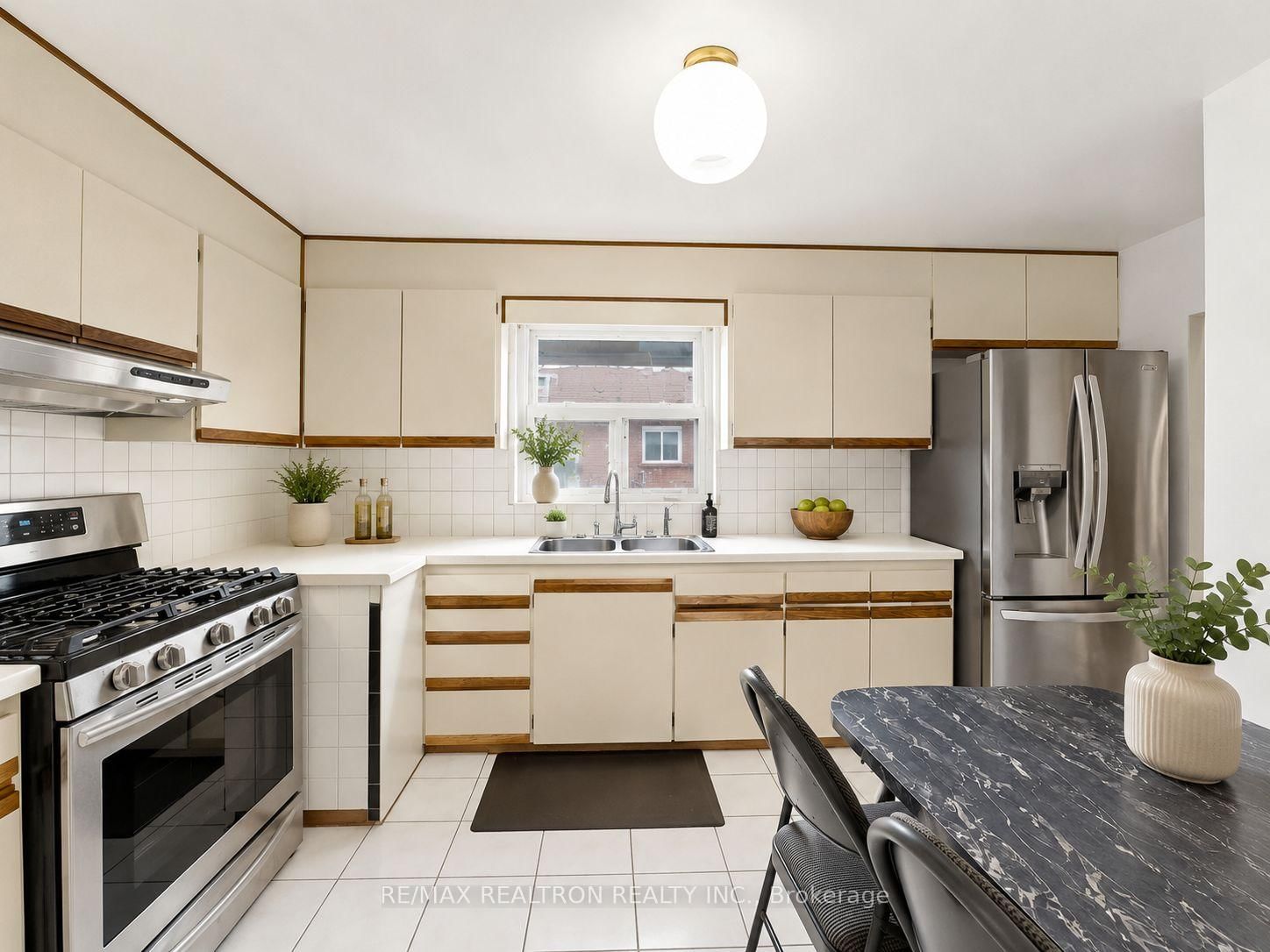 9 Clevedon Street E • Toronto, ON photo 14