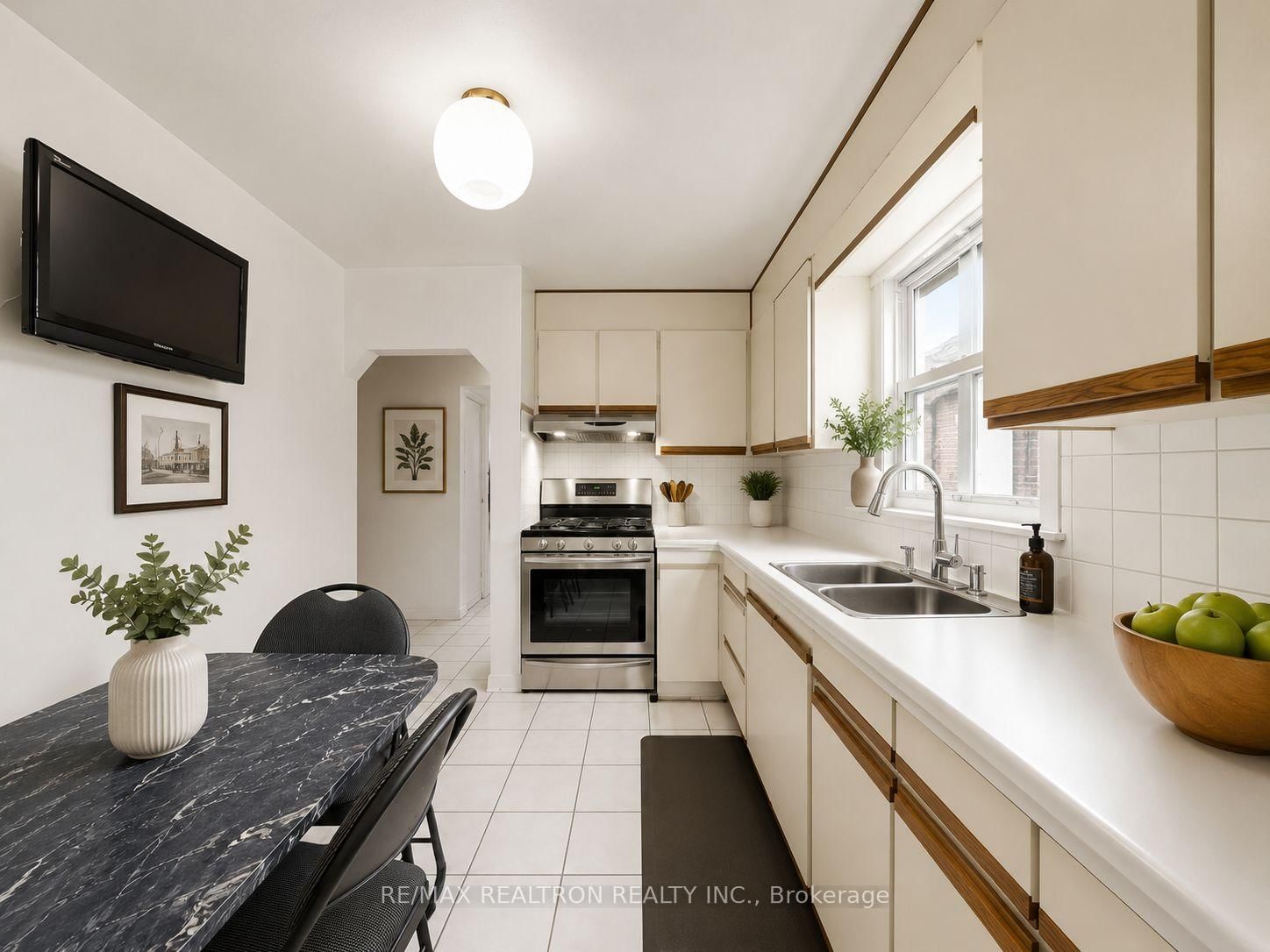 9 Clevedon Street E • Toronto, ON photo 15