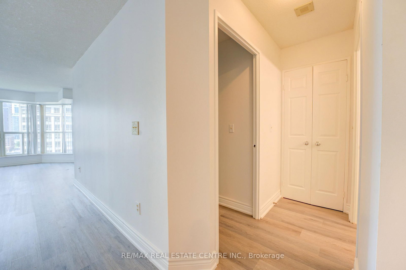 325 Webb Drive • #1405 • Mississauga, ON photo 5
