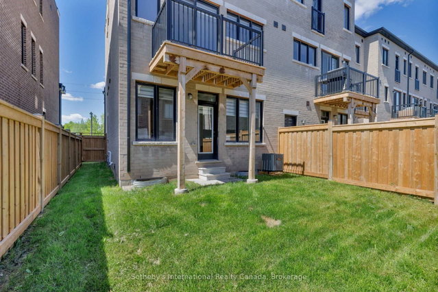 1492 Yellow Rose Circle