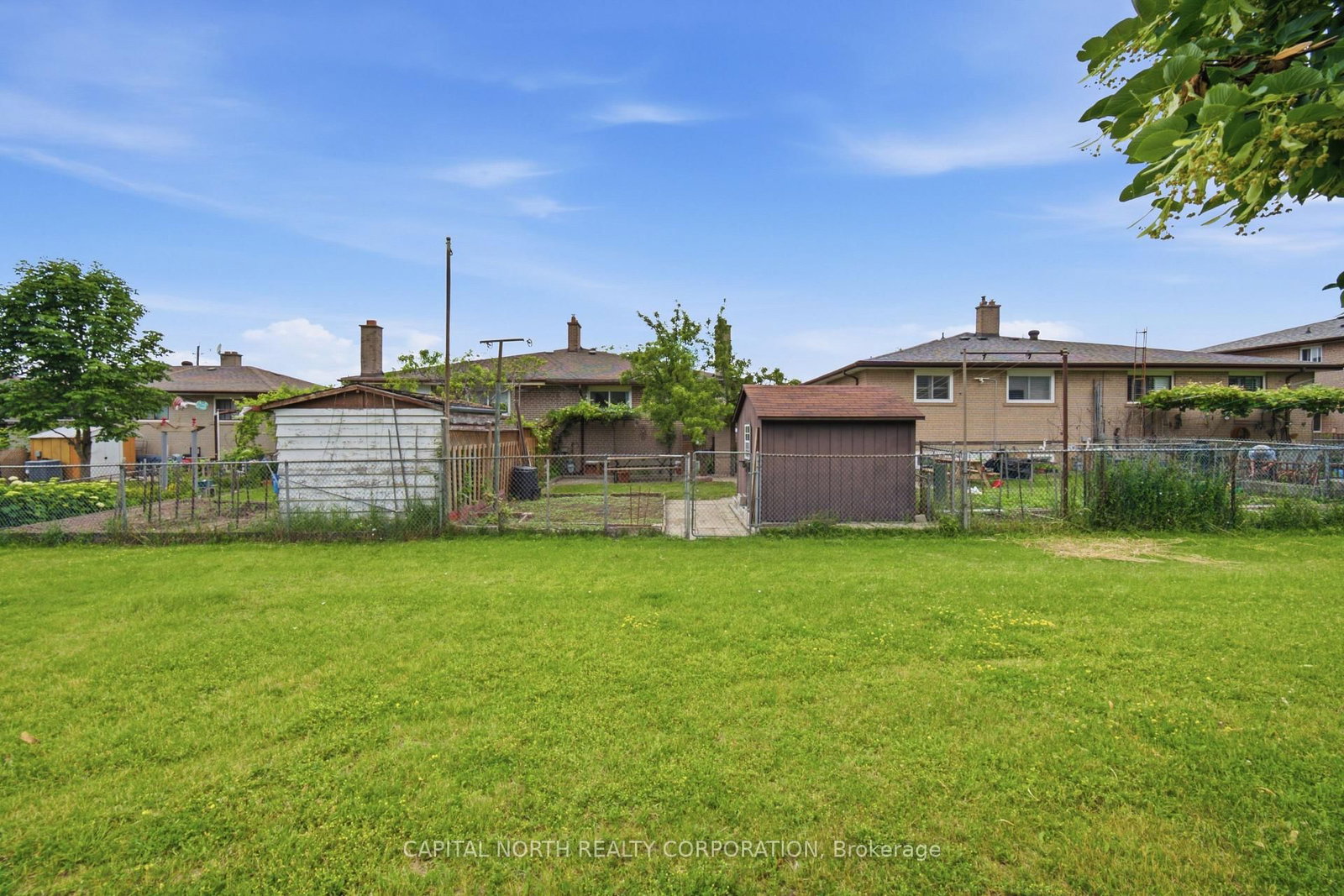11 Goldsboro Road • Toronto, ON photo 37
